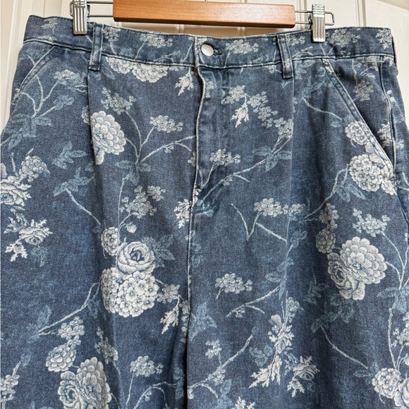 Anthropologie Pilcro Leon Double Hem High Rise Wide Legged Floral Jeans. Size 32 - Picture 3 of 10